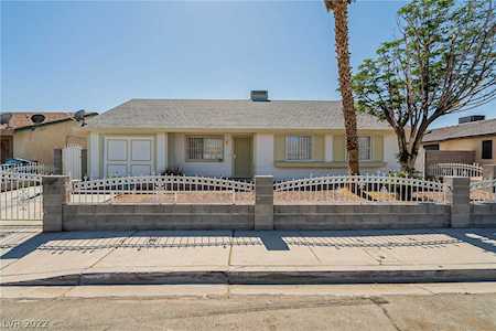 3697 Mendacino St Las Vegas, NV 89115