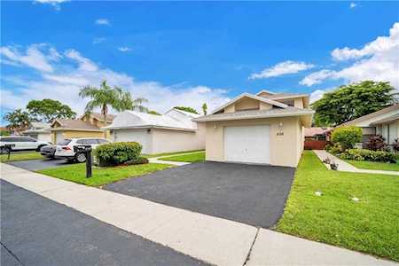 506 Lakeside Cir Sunrise, FL 33326