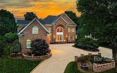 18800 Peninsula Cove Ln Cornelius, NC 28031