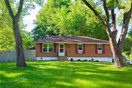 1301 S Mchenry St Independence, MO 64057