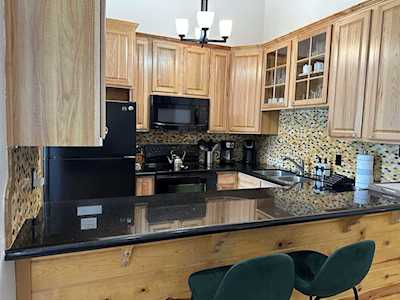 165 Old Mammoth Sierra Manors #122 Mammoth Lakes, CA 93546