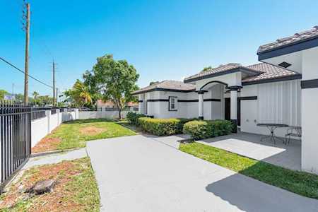 1105 SW 4th Avenue Delray Beach, FL 33444