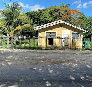 8214 NE 1st Ave Miami, FL 33138