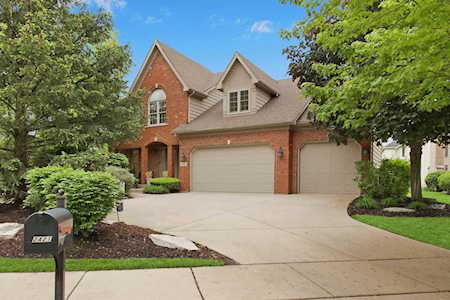 2421 Waterside Dr Aurora, IL 60502
