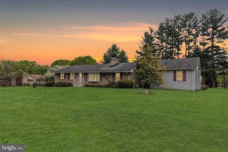1607 Davinda Dr Finksburg, MD 21048