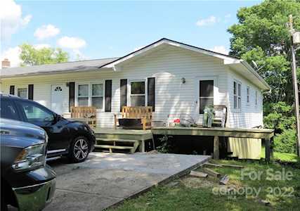 2129 Old Us 25 Hwy Zirconia, NC 28790