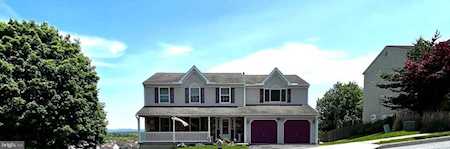 14 Crestview Dr Reading, PA 19608