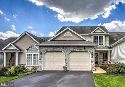 14 Red Leaf Ln Lancaster, PA 17602