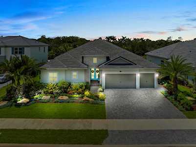 2605 NE Evinrude Circle Jensen Beach, FL 34957