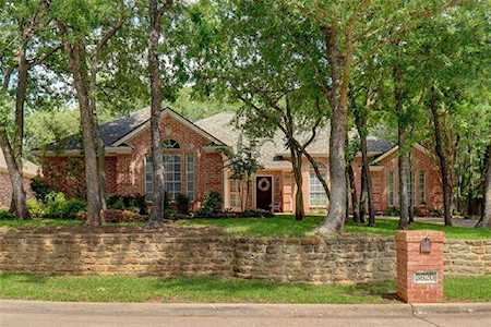 3620 Chateaux Lane Hurst, TX 76054