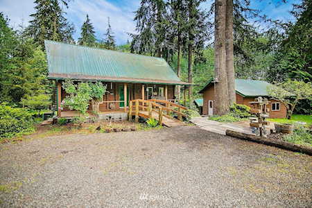 645 Melton Rd Castle Rock, WA 98611