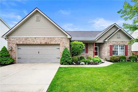 7140 N Chelmsford Dr Mccordsville, IN 46055