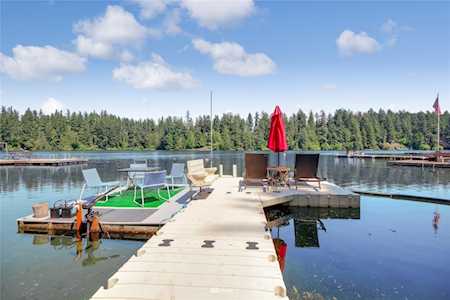 25424 Lake Wilderness Place SE Maple Valley, WA 98038