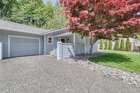 905 NW Leisure Ln Bremerton, WA 98311