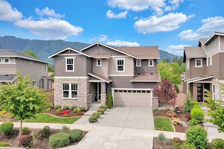 377 Zemp Way NE North Bend, WA 98045