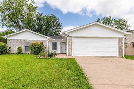 1237 N Knowles Drive Saginaw, TX 76179