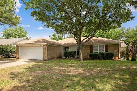6305 Big Springs Drive Arlington, TX 76001