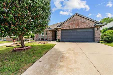 1015 Springhill Drive Saginaw, TX 76179