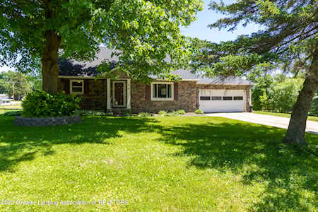 5930 E Sleepy Hollow Ln East Lansing, MI 48823