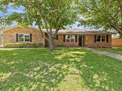 102 Sharp Drive Stephenville, TX 76401