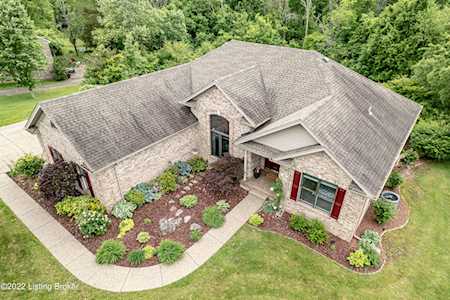 10 Hillview Ct Taylorsville, KY 40071