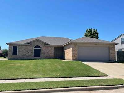 5780 Maryanne Place Haltom City, TX 76137