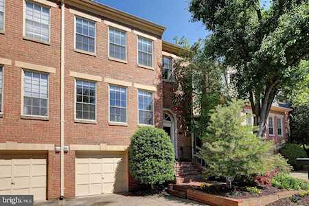 1445 Mclean Mews Ct Mclean, VA 22101
