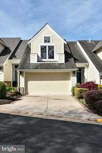2048 Beacon Heights Dr Reston, VA 20191