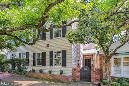 212 Gibbon St Alexandria, VA 22314