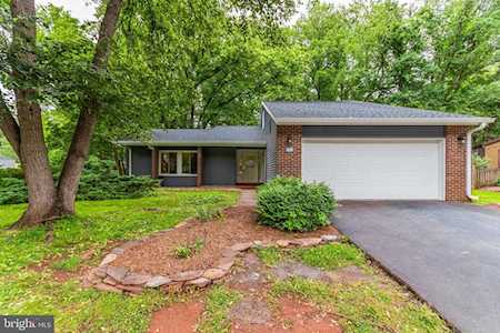 110 Meadowland Ln E Sterling, VA 20164