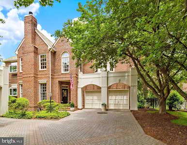 9207 Town Gate Ln Bethesda, MD 20817