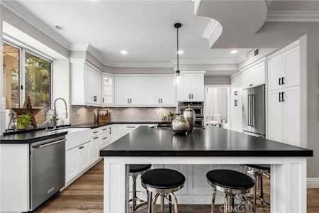 3 Flores Lake Forest, CA 92610