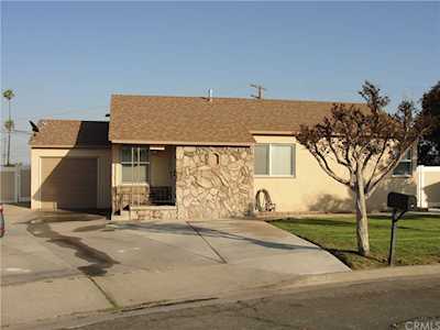 1243 Roxbury Dr San Bernardino, CA 92404