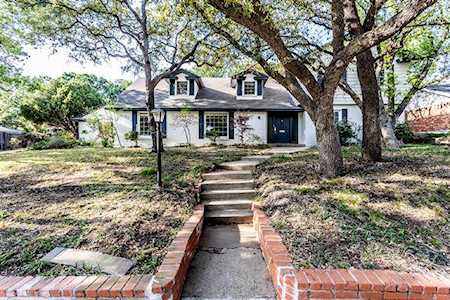 5801 Rockhill Road Fort Worth, TX 76112