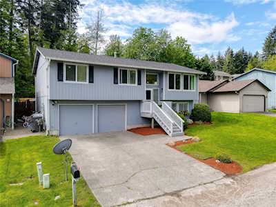 1095 NE Regal Ct Bremerton, WA 98311