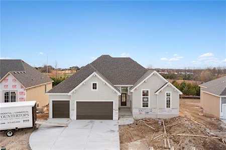 9342 Carbondale St Lenexa, KS 66227