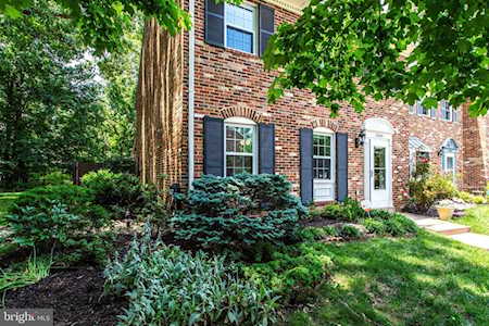 2304 Mcgregor Ct Vienna, VA 22182