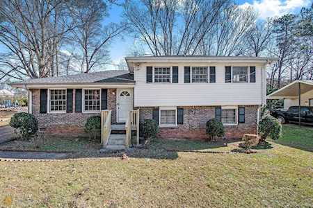 5176 Roses Of Picardy Atlanta, GA 30349
