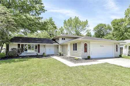 2230 Berkeley Dr Westlake, OH 44145