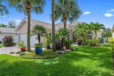 8238 Xanthus Lane Wellington, FL 33414