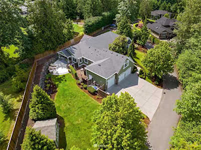 9017 NE 32 Place Yarrow Point, WA 98004