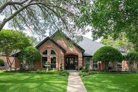 325 Cottonwood Lane Hurst, TX 76054