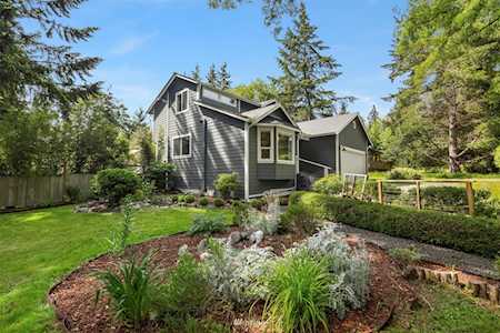 20421 87th Ave SW Vashon, WA 98070