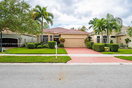 19324 SW 66th St Pembroke Pines, FL 33332
