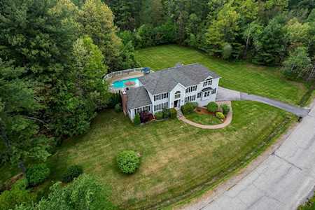 16 Buckingham Dr Londonderry, NH 03053