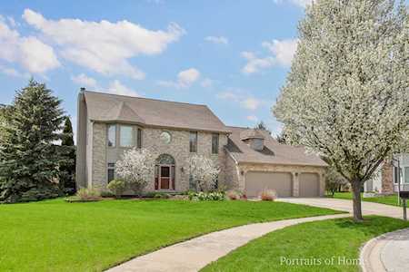 2445 Chatfield Ct Aurora, IL 60504