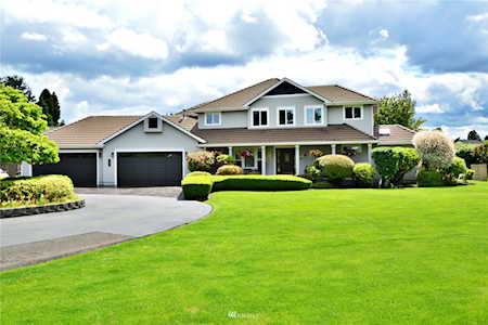 831 21st St NW Puyallup, WA 98371