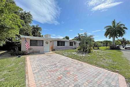25 NE 26th Dr Wilton Manors, FL 33334