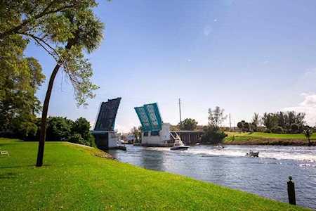 308 Golfview Road #403 North Palm Beach, FL 33408