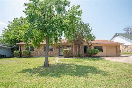 212 Childers Avenue Benbrook, TX 76126